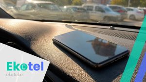 Telefon u parkiranom autu na suncu – koliko je opasno i na kojoj temperaturi se kvari